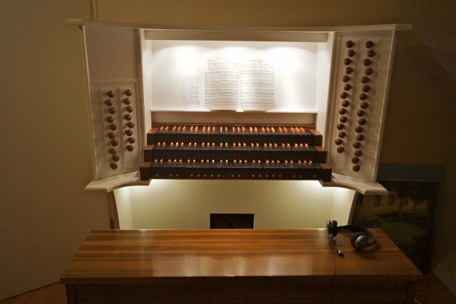 Création d'une console d'orgue virtuel (màj 24/01/2012) - Page 12 800974DSC09231