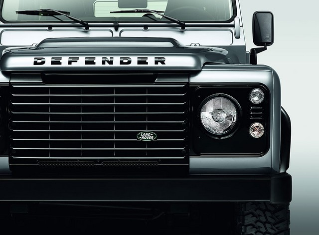 Salon De Genève 2014: Land Rover Defender Black Pack et Silver Pack  801424landroverdefenderblacksilver8