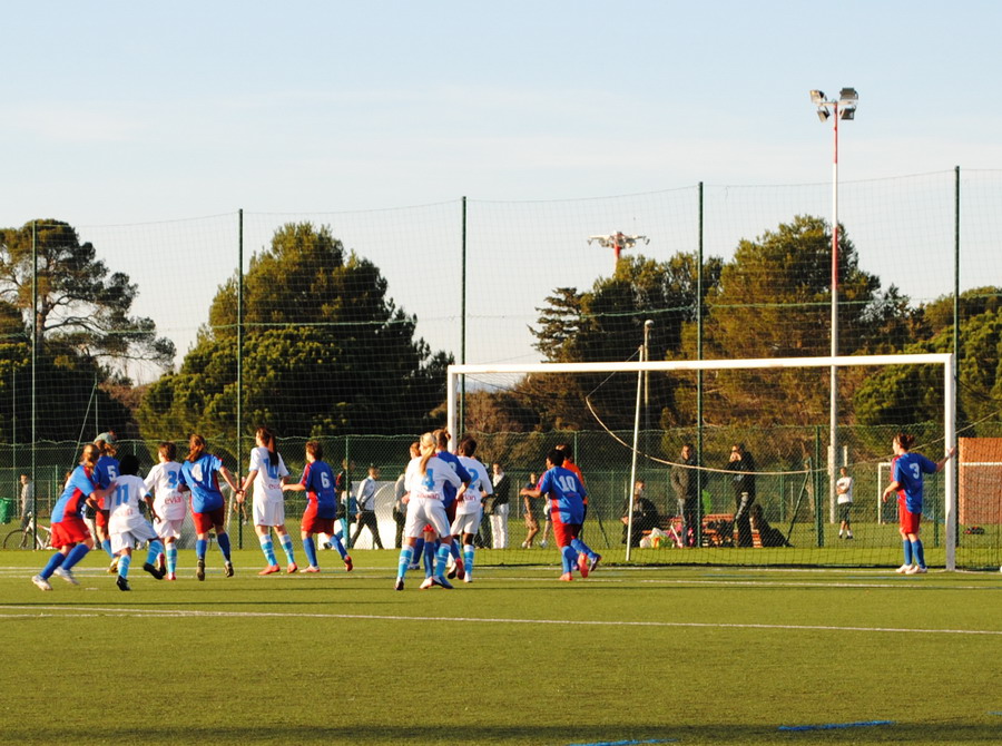 FEMININES DE L'OM : L'AVENIR LEUR APPARTIENT !!! UNE EQUIPE SE CONSTRUIT  2013  - Page 7 802525Photo118