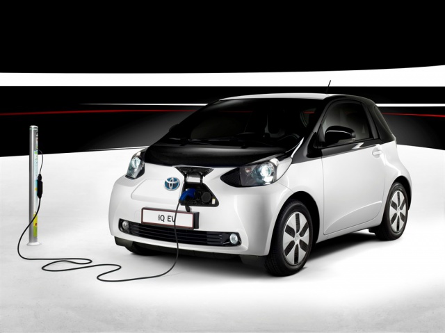 Mondial de l'automobile de Paris 2012:Toyota iQ EV électrique de sére 808849ToyotaiQEVelectrique