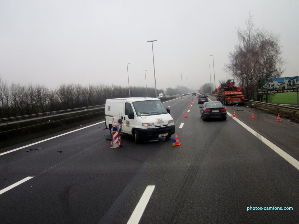 E 411 accident sur voie de gauche 811223photoscamions15II201376Copier