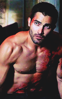 Tyler Hoechlin - 200*320  813999TylerHoechlin20169