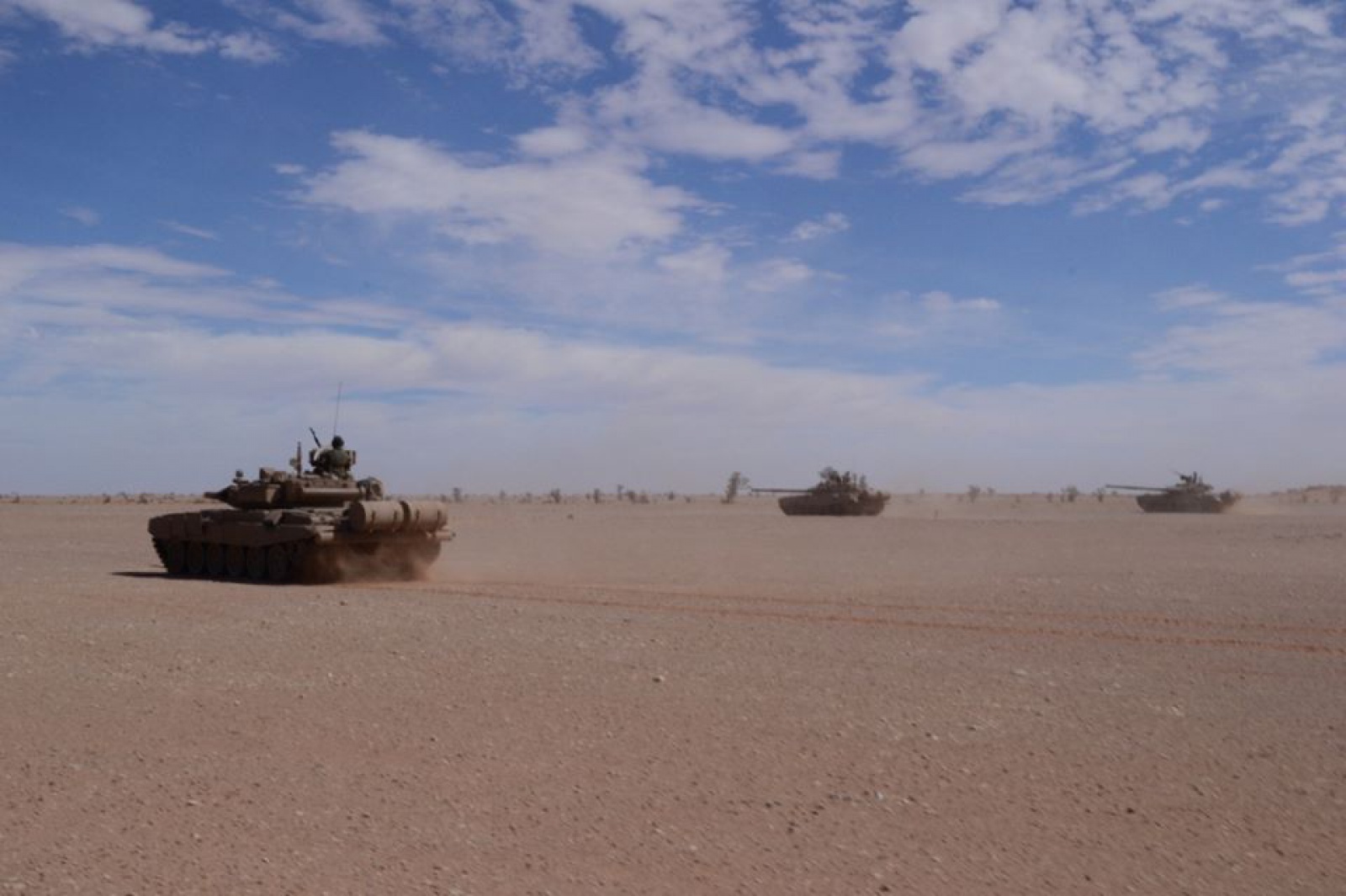 صور دبابات قتال رئيسية الجزائرية T-90SA ] Main Battle Tank Algerian ]  - صفحة 3 816579fdz1