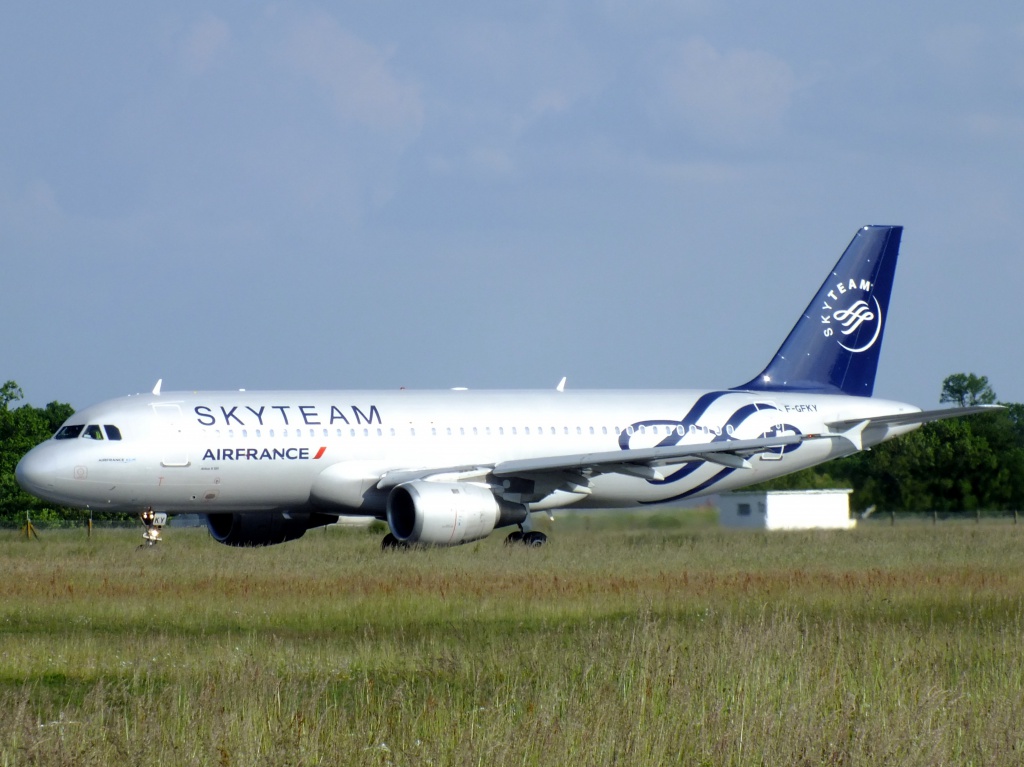 [F-GFKS & F-GFKY] A320 Air France Skyteam c/s - Page 3 817399Main15390