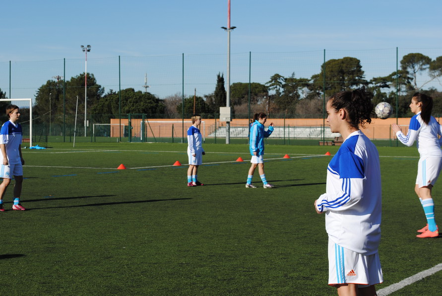 FEMININES DE L'OM : L'AVENIR LEUR APPARTIENT !!! UNE EQUIPE SE CONSTRUIT  2013  - Page 3 819069Photo042