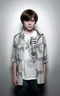 Chandler Riggs 820784221A