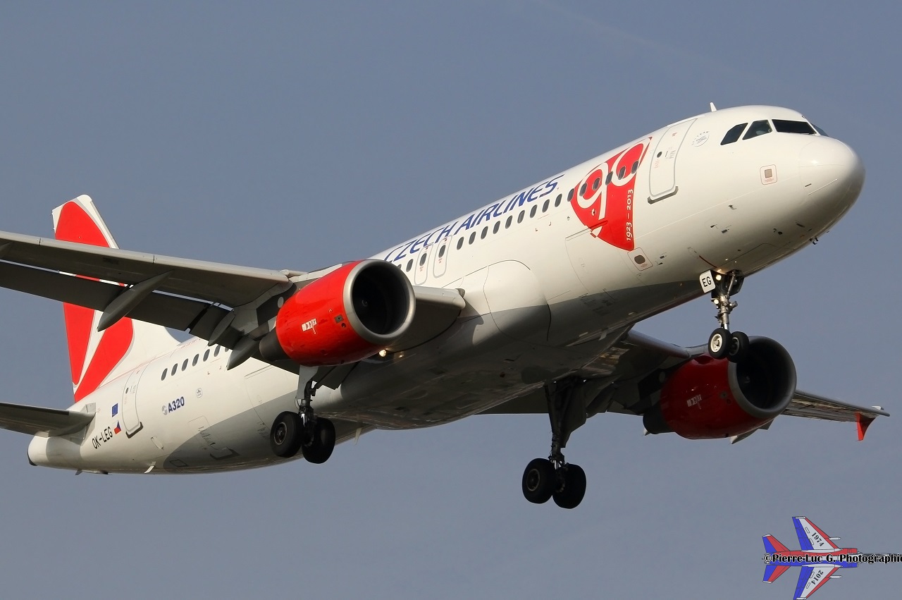 Aéroport de Genève Cointrin [GVA-LSGG]   825674AirbusA319czech