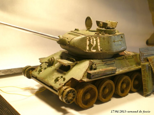 T34/85  model 44 afv club (full intérior kit) 1/35 - Page 5 828068IMGP2636