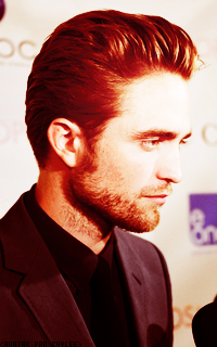 Robert Pattinson   83218394R5