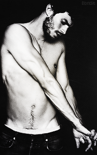 (m) Jamie Dornan •• Si le loup y est pas, il nous mangera pas! 841034200320c