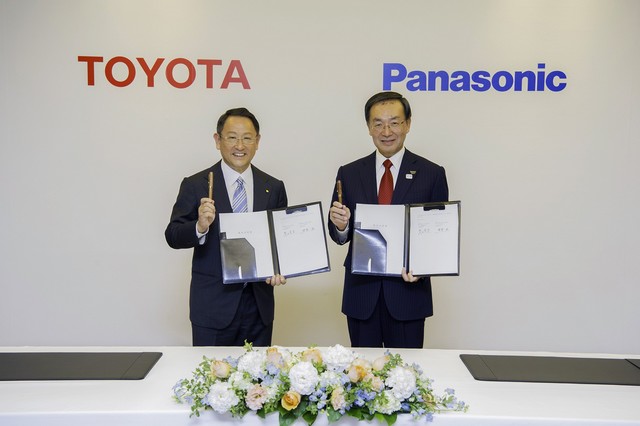 Toyota et Panasonic étudie la faisabilité d’une coentreprise destinée à faire progresser la technologie des batteries automobiles prismatiques 84123503toyota0014s