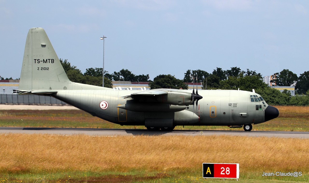Tunisia Air Force Lockheed C-130E Hercules TS-MTB le 27.06.13 842720IMG4275filtered