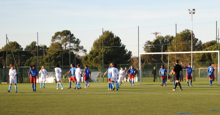 FEMININES DE L'OM : L'AVENIR LEUR APPARTIENT !!! UNE EQUIPE SE CONSTRUIT  2013  - Page 7 859100Photo129