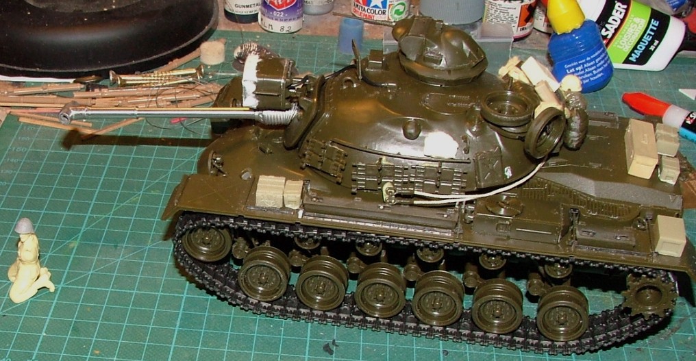 [Panther2010] M48 Patton Tamiya+Pe Eduard+Canon Barrel Depot+figurines Dragon & Legend+casque Bravo6 - Page 2 860911DSCF9720