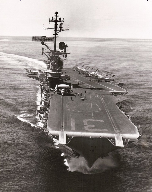 US NAVY PORTE-AVIONS CLASSE ESSEX (3EME PARTIE) 862697USSBonhommeRichardCVA31GolfeduTonkin1967