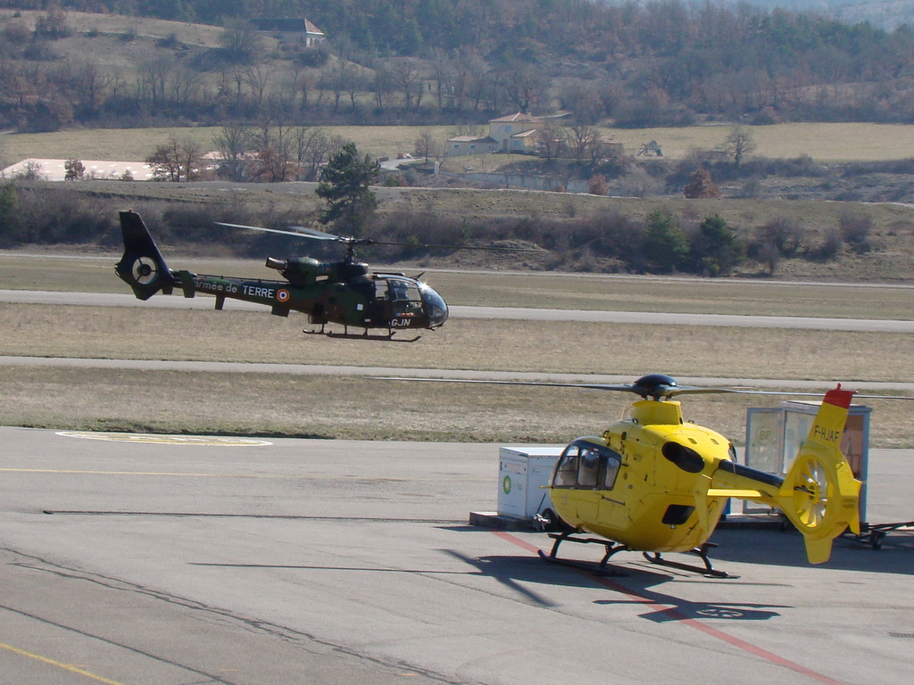 Aérodrome de Gap-Tallard , LFNA-GAT  , Hautes-Alpes (05) - Page 4 865036DSC00679