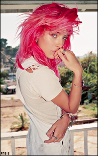 Ma petite galerie des horreurs - Page 8 865405ChloeNorgaard6