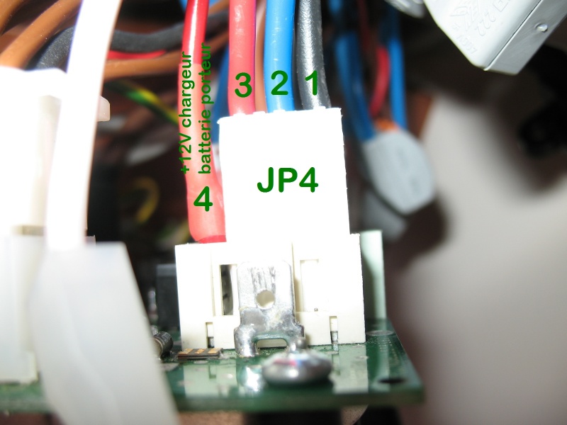 MODIF BH2012 : chargeur de batterie supplémentaire pour batterie porteur 867855IMG4262
