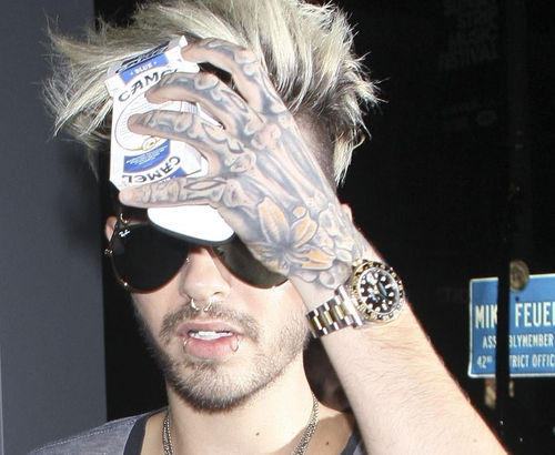 [Net/Allemagne/Août 2012](promiflash.de) - Knochig! Bill Kaulitz zeigt krasses Skelett-Tattoo 873287billkaulitzhateinneuestattoo