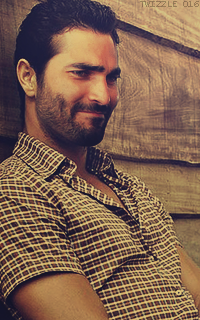 Tyler Hoechlin - 200*320  874904TylerHoechlin20165