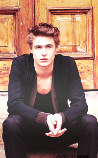 Max Irons  87914099M8