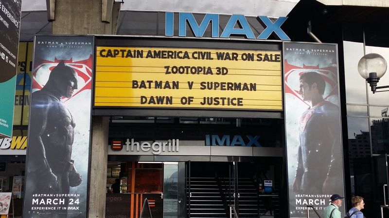 DC : Batman v Superman - L'Aube de la Justice - Page 27 88329920160323172045