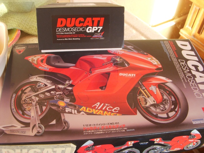 DUCATI GP7 884226boite