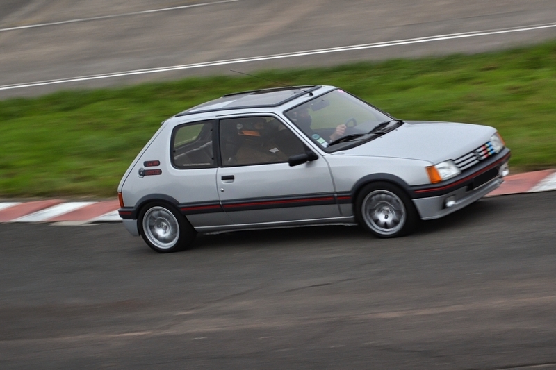 [Ben90] 205 Gti 1.6 Gris Futura 1990 - Page 3 88826058C3