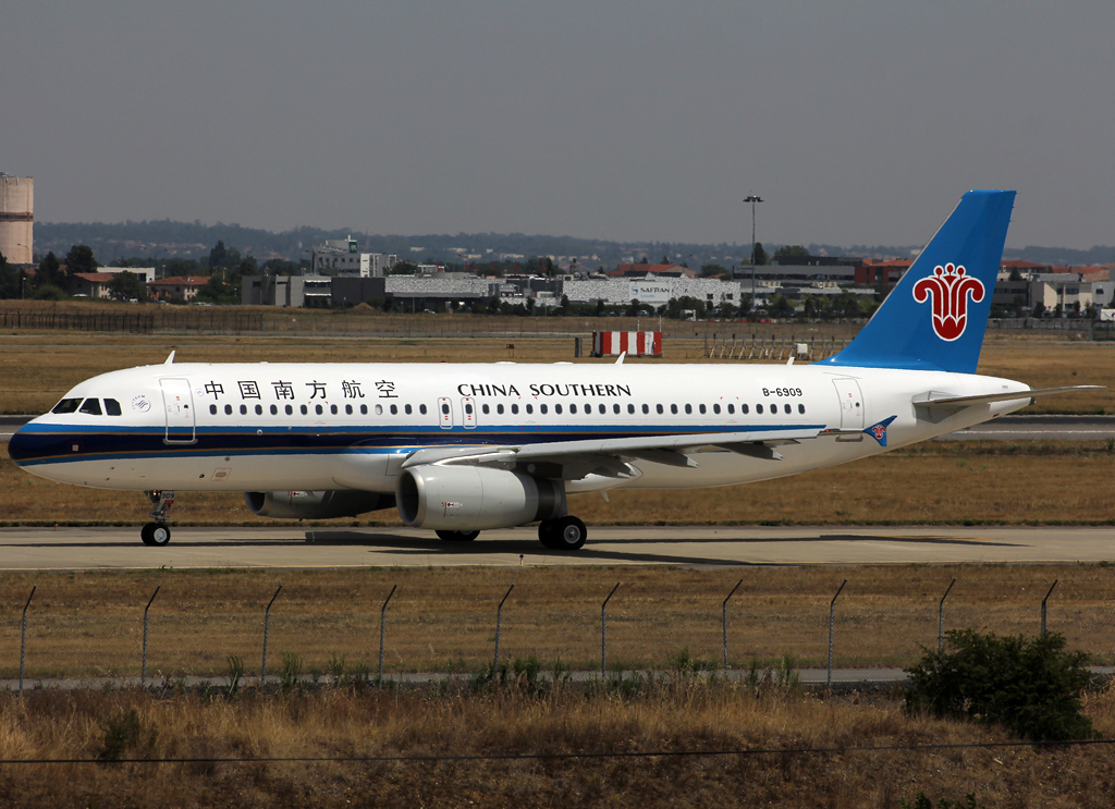 Toulouse-Blagnac / Juillet 2012 - Page 7 889366A320200ChinaSouthernAirlinesB6909TLS260712EPajaud