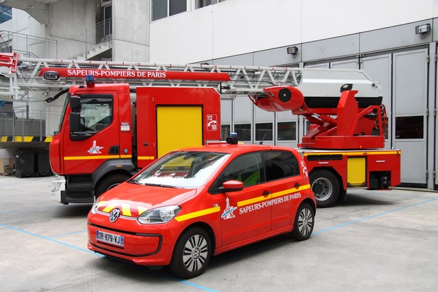 Quatre véhicules de la marque Volkswagen aux couleurs de la Brigade de Sapeurs-Pompiers de Paris !  890638hdupbspp02