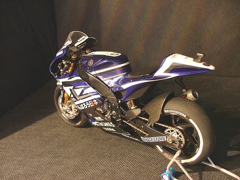 Yamaha YZR M1 2011 - Ben Spies - Page 4 8915022011