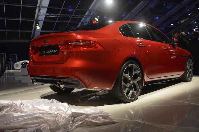 La Jaguar XE élue « Plus Belle Voiture de l’Année 2014 » au Festival Automobile International 2015  891798DSC5253