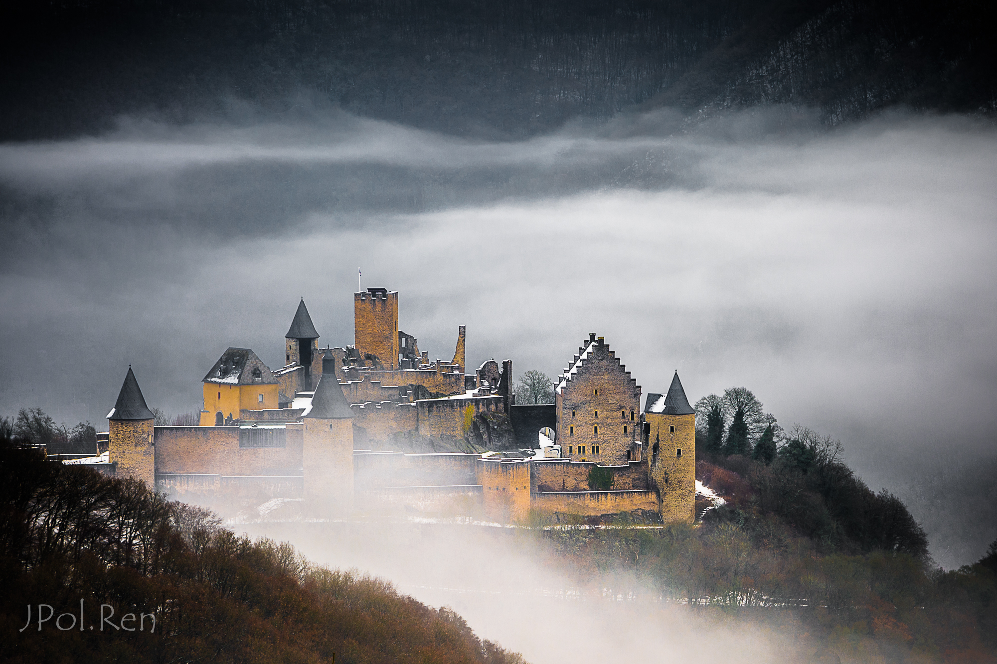 Foggy castle 893822FL31bou0143