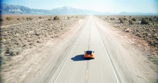 Michelle Rodriguez Conduit La Jaguar F-TYPE SVR À Plus De 320 Km/h 902209JAGUARFTYPESVR200MPHHERO13LowRes