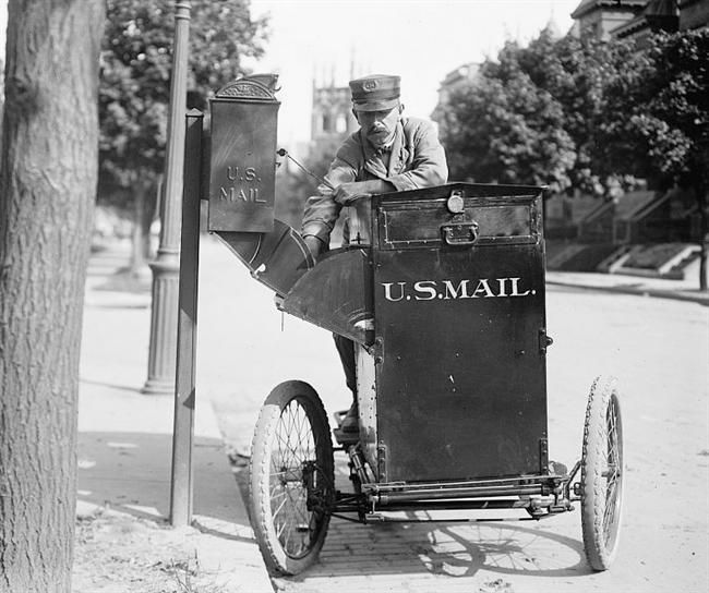 Les années 20 à 70 : photos et vidéos d'époque (partie 2) - Page 19 906346DeliveringPostmanMail