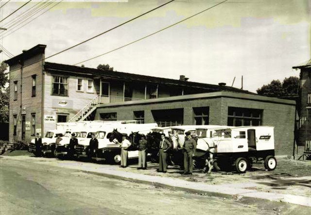 Les années 20 à 70 : photos et vidéos d'époque (partie 1) - Page 7 909387boulangerie