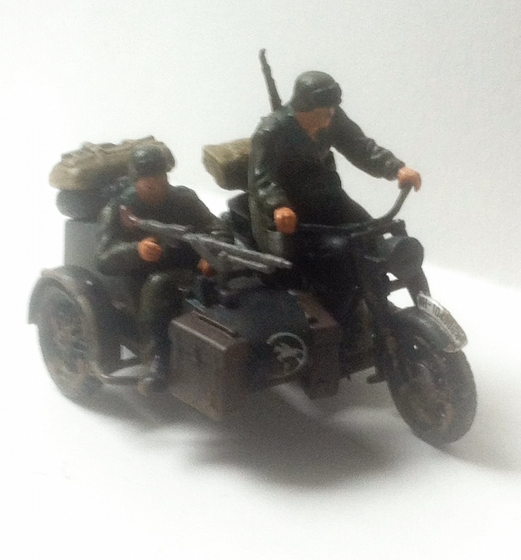 German Motorcycle & Sidecar _ 1/48ème _ TAMIYA 917945IMG3074