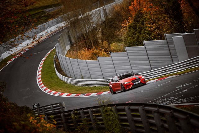 La Jaguar XE SV Project 8 Devient La Berline 4 Portes La Plus Rapide Du Monde Sur La Boucle De La Nordschleife Au Nürburgring 918957jsvoxesvproject819mynurburgringrecordlap28111702