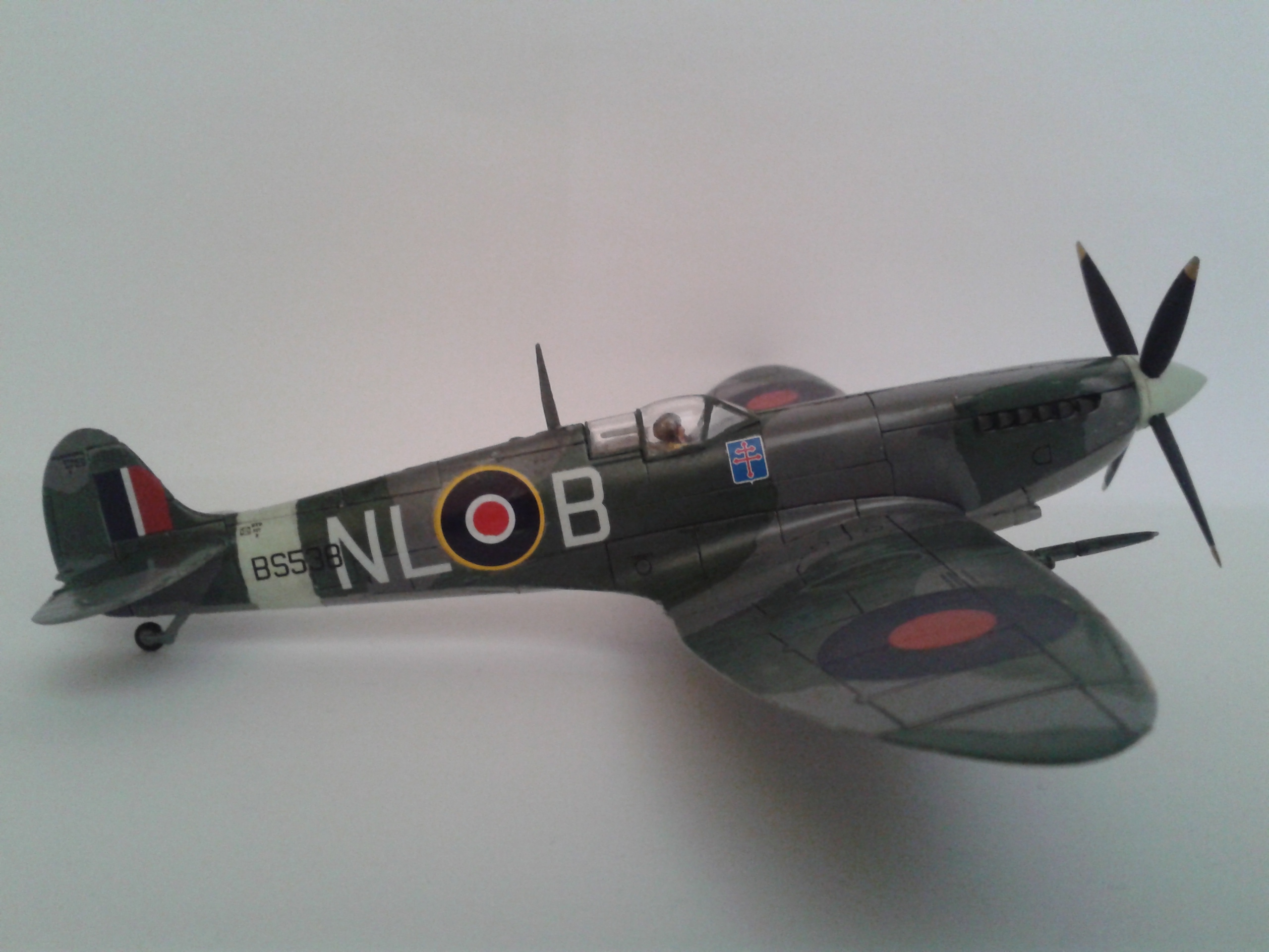 Spitfire Mk. IXC - Pierre Clostermann - Airfix 1/72 921014201607071148251