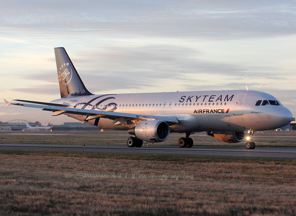 Toulouse-Blagnac - Octobre 2012 - Page 11 921152A320200AirFranceFGFKY002TLS161012EPajaud