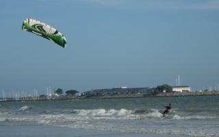 Vers l'estuaire de la Loire (Pornichet/LaBaule, St Brévin...) au fil du temps... - Page 30 922310kitesurf020w