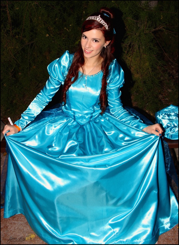 [costumes] Robes de Princesses et tenues de Princes - Page 5 922980SoireHalloweenFilipaShootingPrincesse1