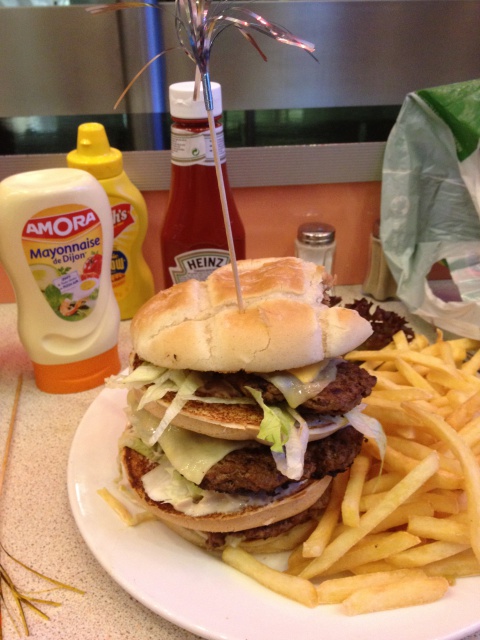 Qui a deja fini son incredible burger chez Annette's Diner ? - Page 8 925184IMG0076