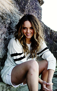 Rebecca Breeds 931241RebeccaBreeds02