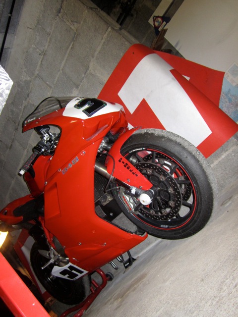 DUCATI 848 (et mon ex petite hornet  moi) - Page 10 932322IMG3122