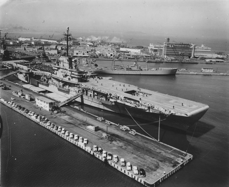 US NAVY PORTE-AVIONS CLASSE ESSEX (3EME PARTIE) 932895USSBonhommeRichardCVA31SanFrancisco1955