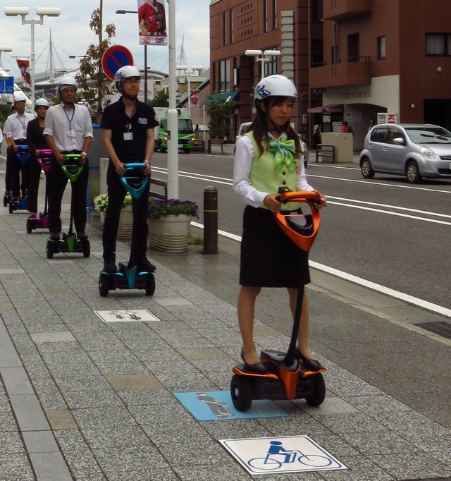 Toyota débute une expérimentation publique de son robot personnel de mobilité à Tokyo 933765201603240101