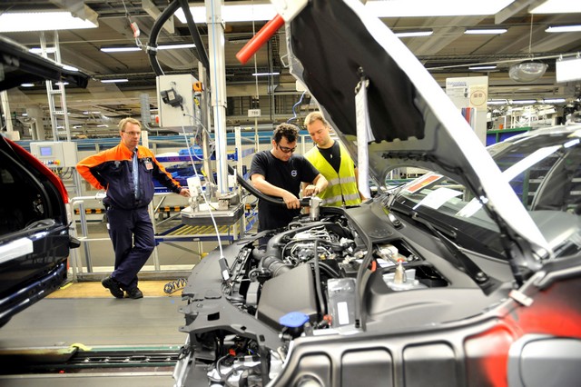 Volvo Car ajoute une troisième équipe à Torslanda et crée 1.300 nouveaux emplois 935879VolvoV60PluginHybridProduction