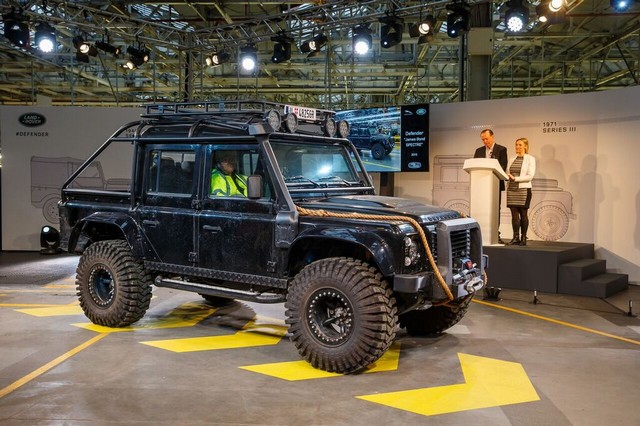 Célébration de la légende : Le dernier Land Rover DEFENDER est construit à Solihull 937003unspecified30