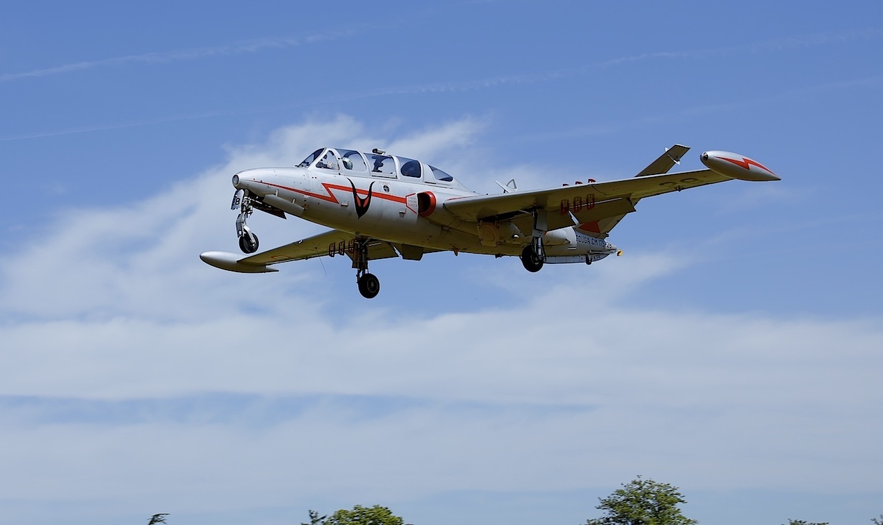 50 ans des Bombardiers d'eau : Aix les Milles 2 Juin 2013 - Page 7 9416872Fouga130Ko443